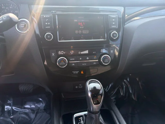 Used 2022 Gray Nissan SV image 13