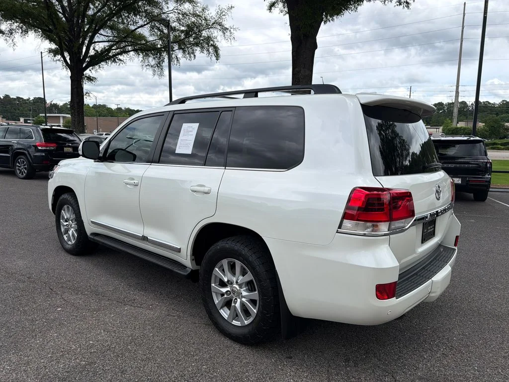 Used 2018 Blizzard Pearl Toyota  image 9