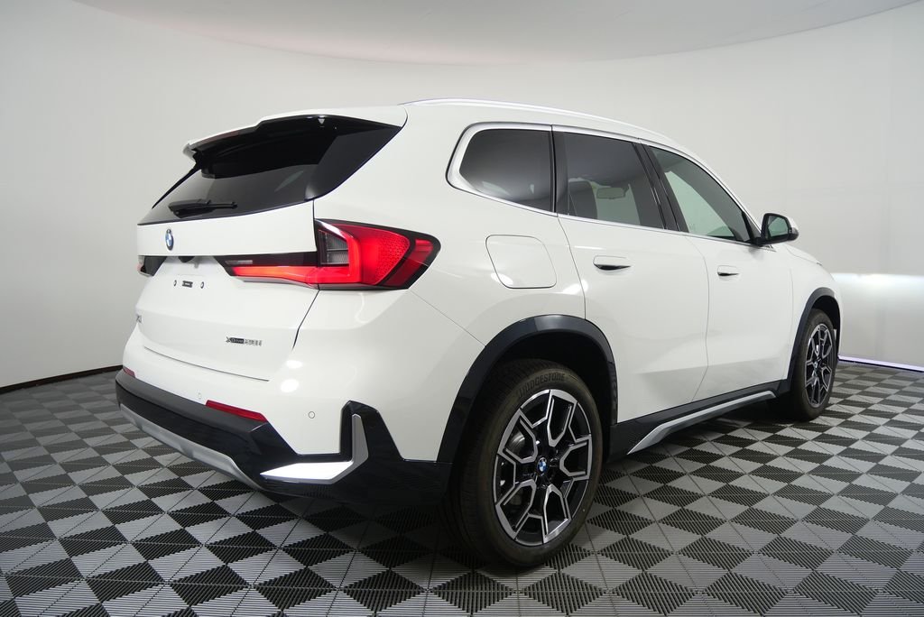 Used 2026 Alpine White BMW xDrive28i image 3