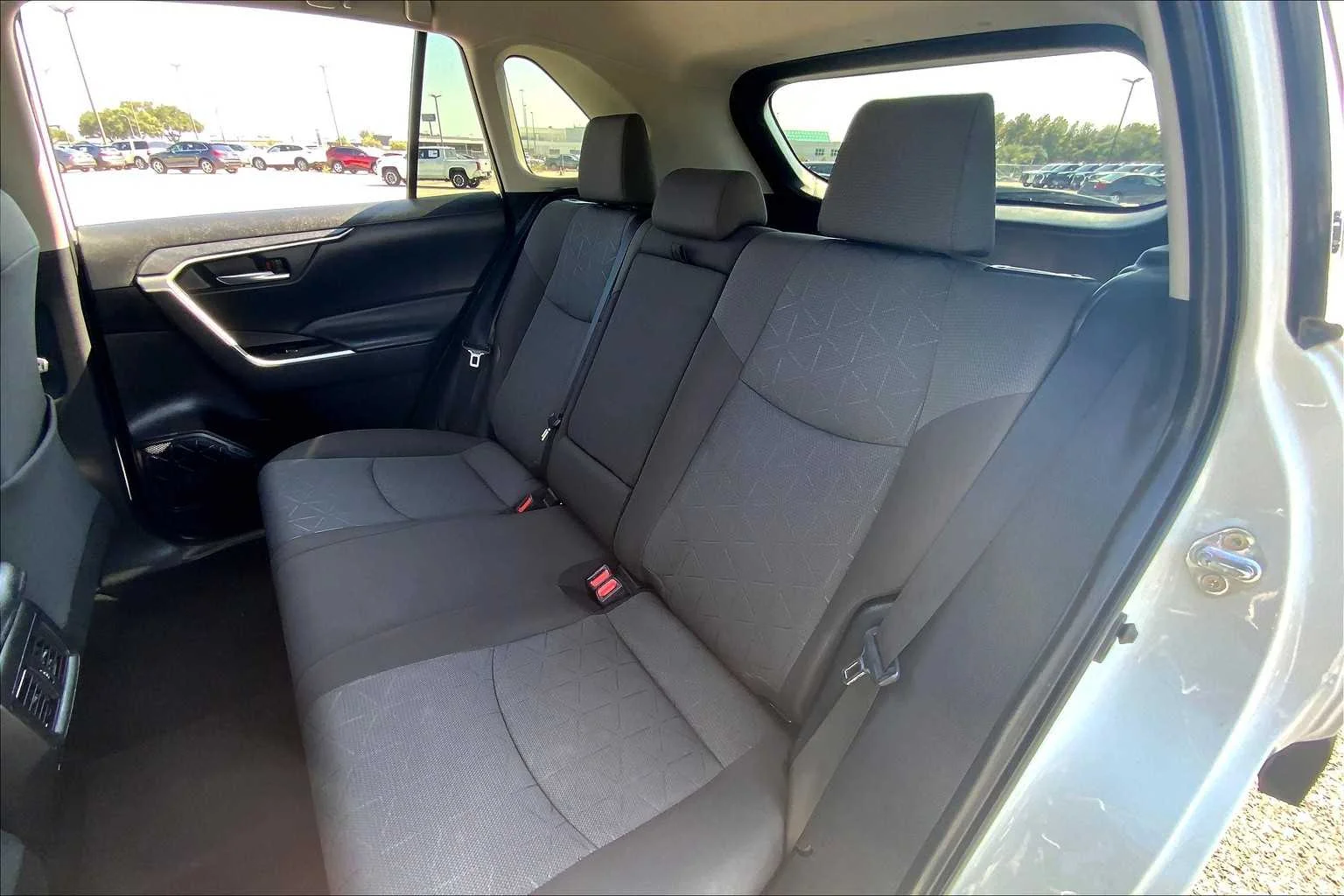 Used 2022 White Toyota XLE image 20