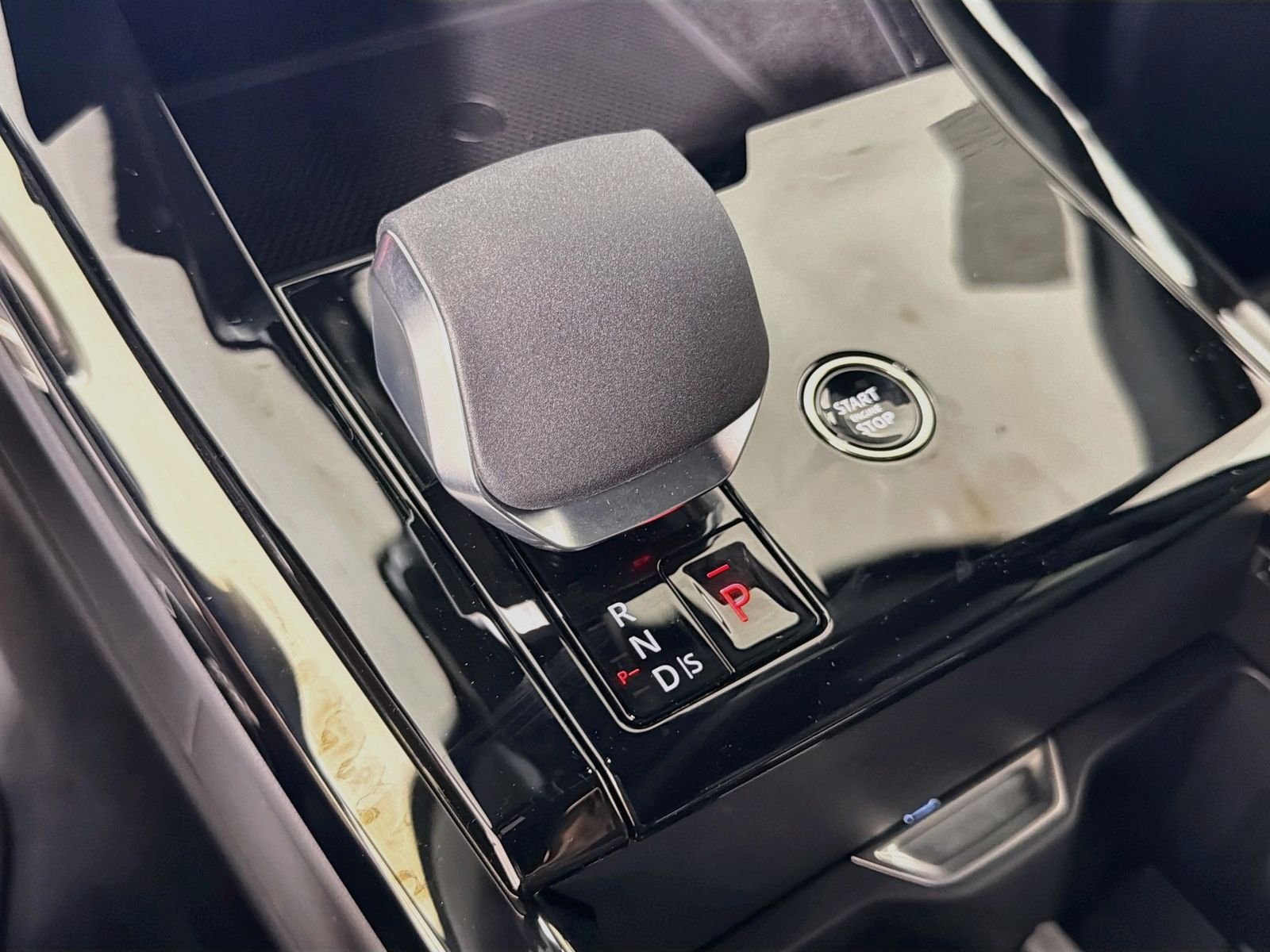 New 2026 Fuji White Land Rover Dynamic SE image 16