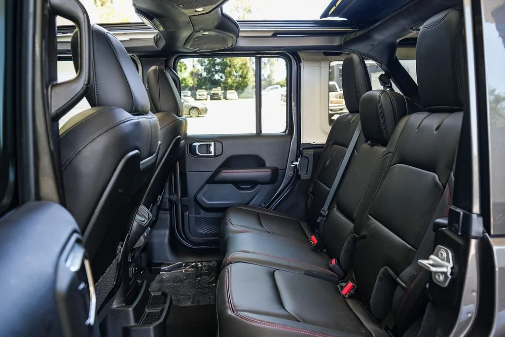 New 2026 Granite Crystal Metallic Clear-Coat Exterior Paint Jeep Rubicon X image 19