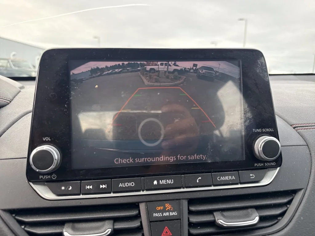 Used 2020 Blue Nissan 2.5 SR image 26