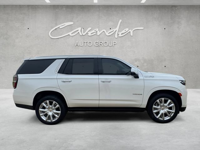 Used 2022 Iridescent Pearl Tricoat Chevrolet High Country image 17