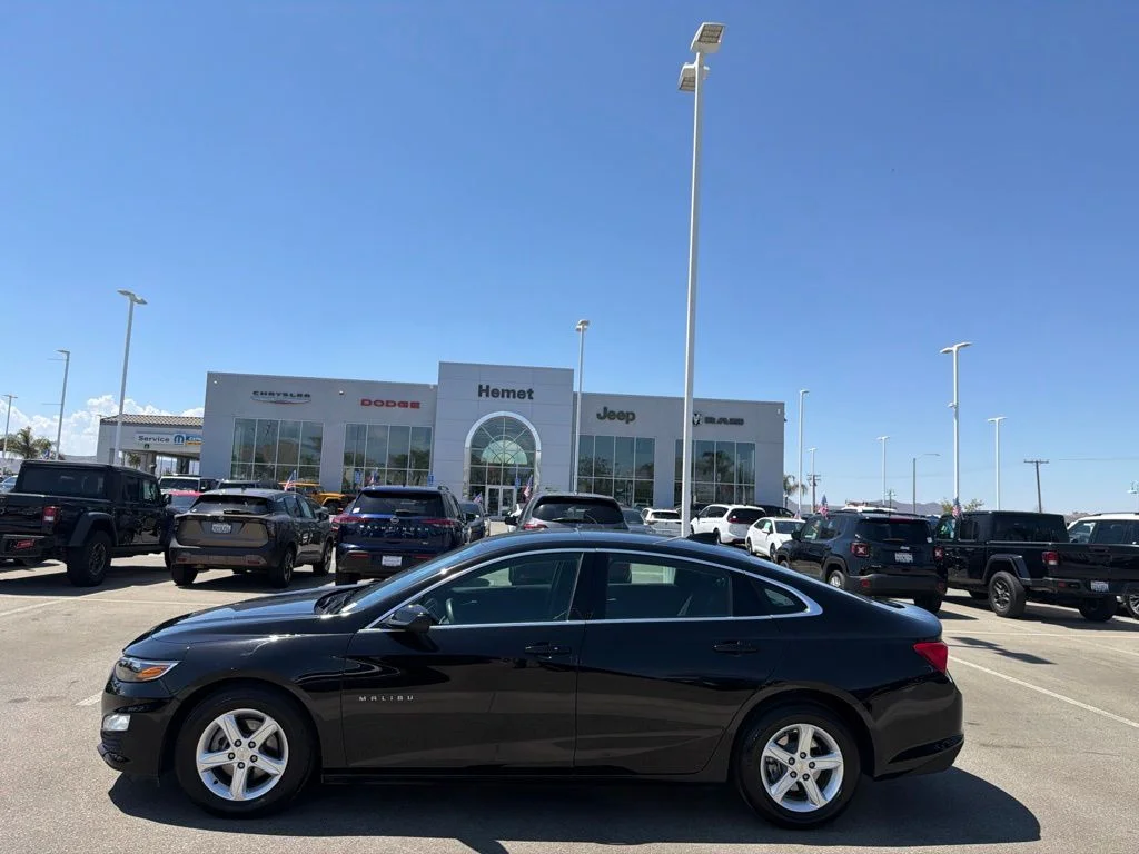 Used 2023 Black Chevrolet LT image 5