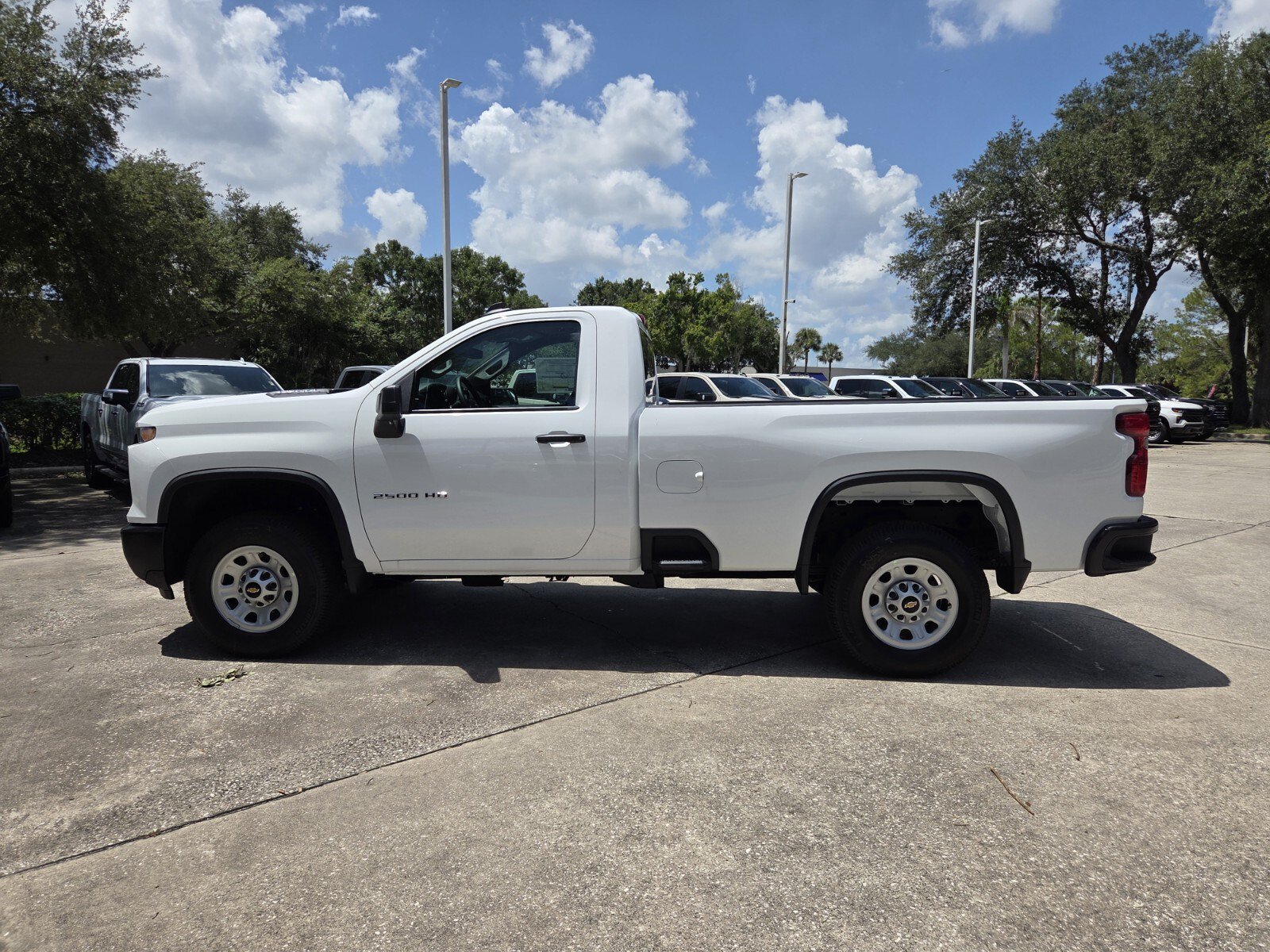 New 2026 Summit White Chevrolet WT image 4