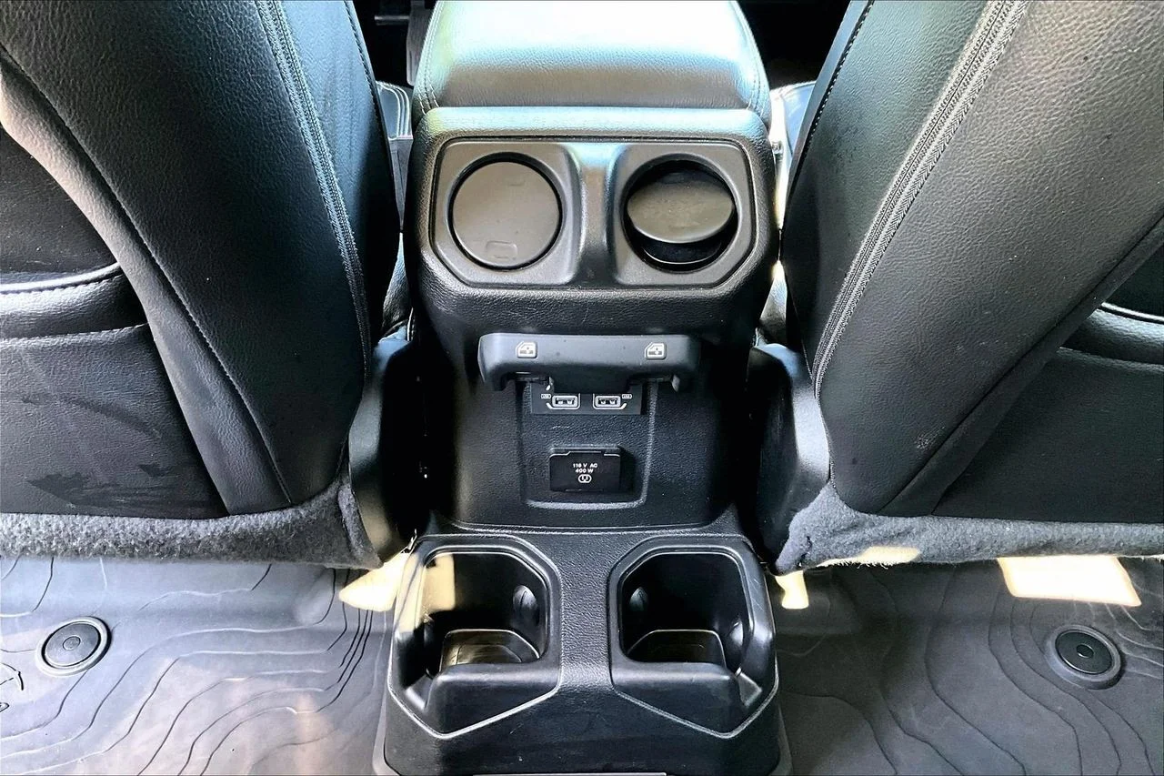 Used 2022 Green Jeep Overland image 16