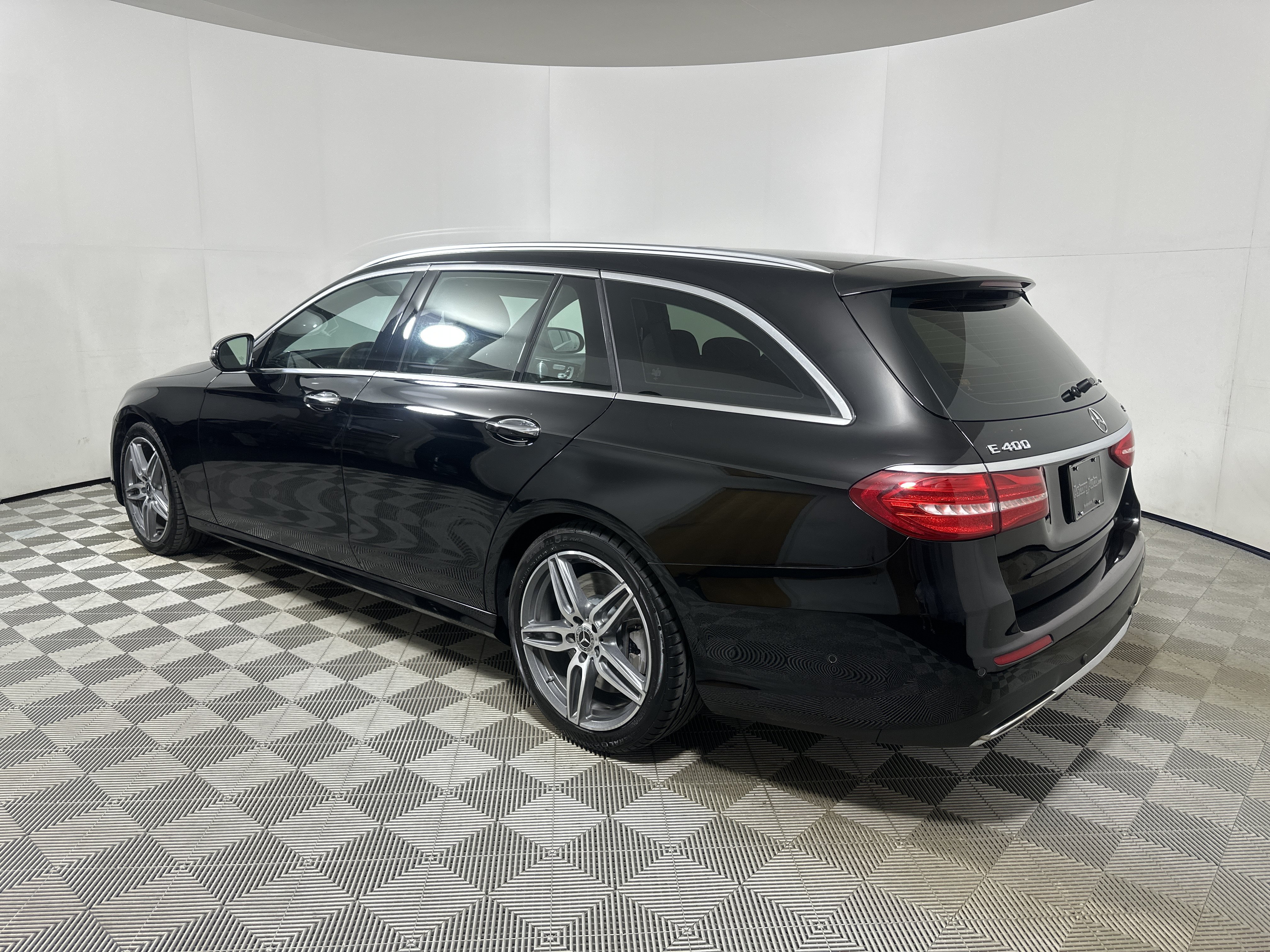 Used 2018  Mercedes-Benz E 400 image 5