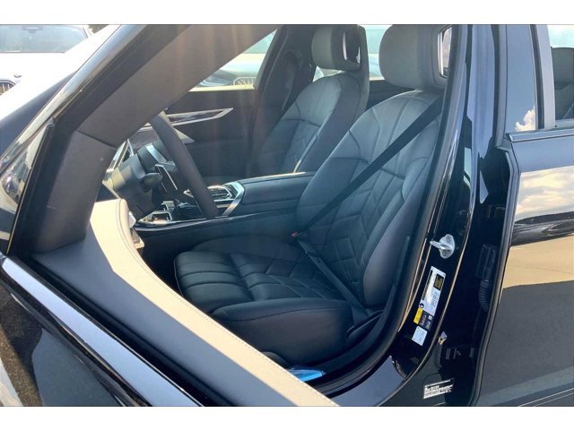 2026 BMW i7 50 - Photo 9