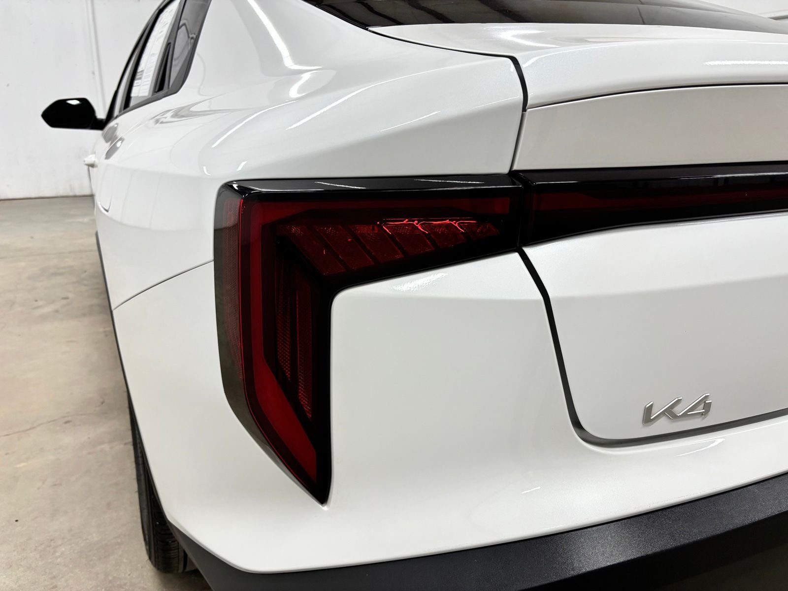 Used 2025 White Kia LXS image 8