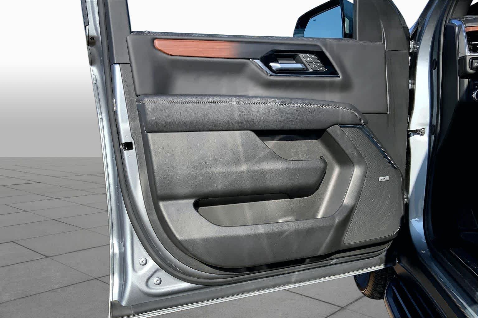 Used 2025 Sterling Metallic GMC Denali image 22