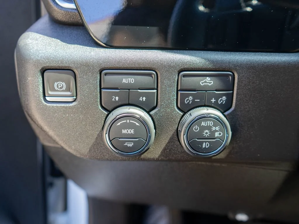 Used 2024 Summit White Chevrolet RST image 17