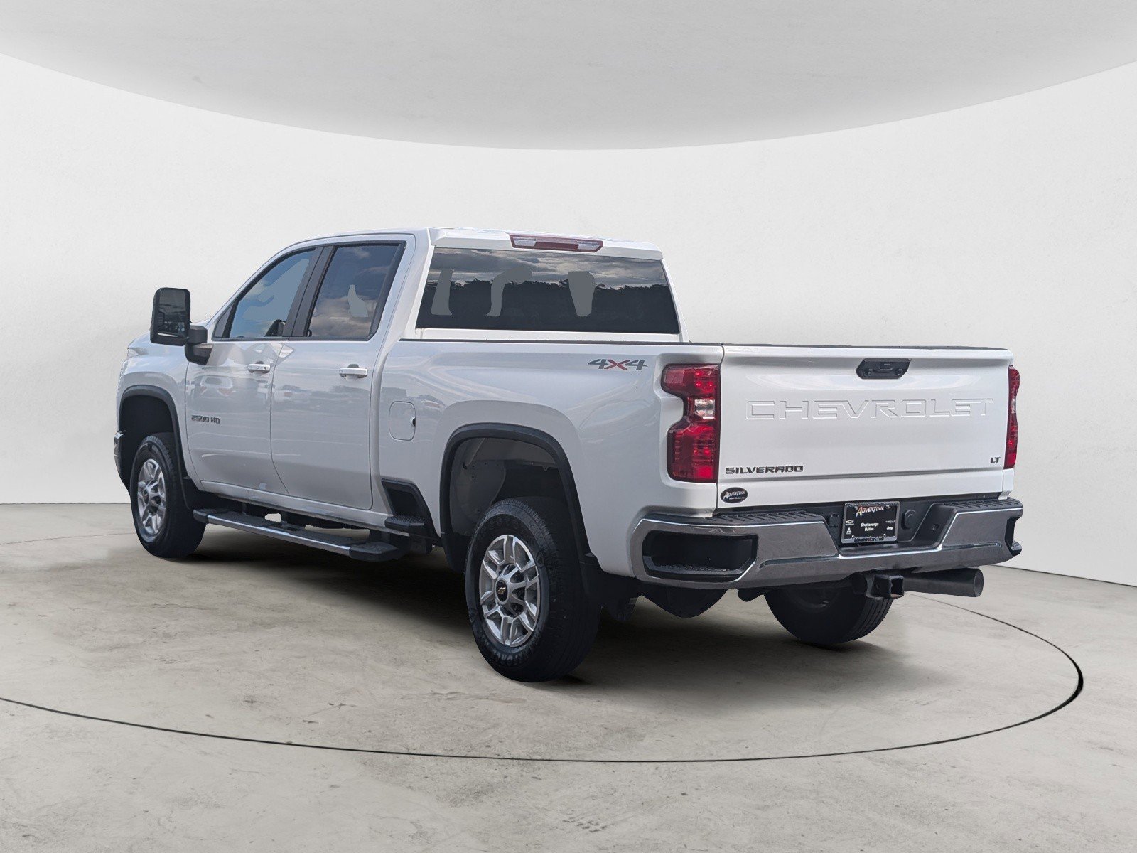 Used 2024 Summit White Chevrolet LT image 4