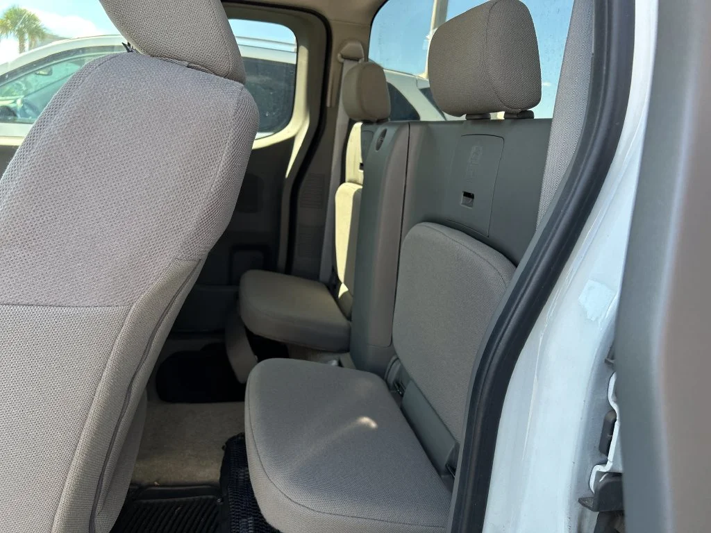 Used 2016  Nissan  image 10