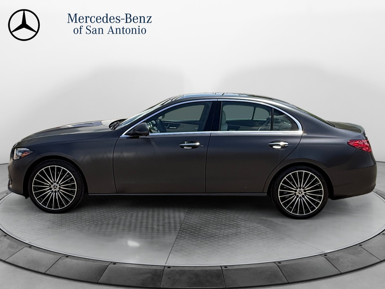 New 2026 MANUFAKTUR exclusive graphite grey magno Mercedes-Benz C 300 image 29