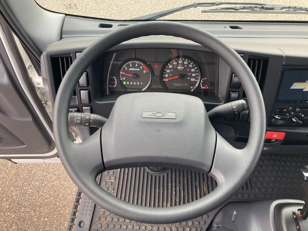 New 2025 Arc White Chevrolet MEDIUM ASH GRAY image 4