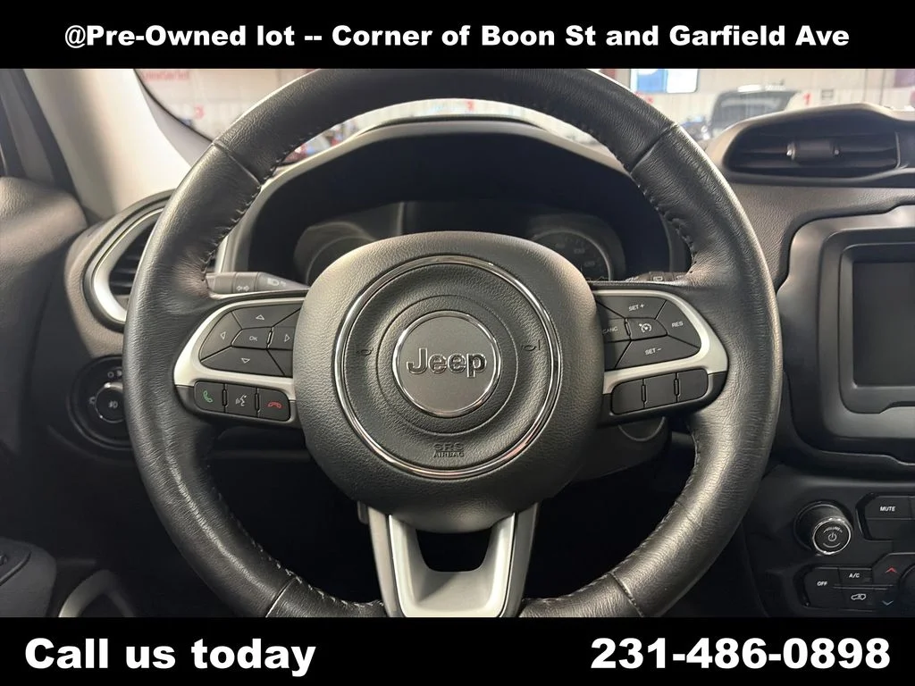 Used 2021 Silver Jeep Latitude image 20