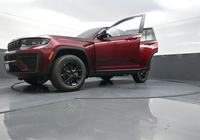 New 2026 Velvet Red Pearlcoat Jeep Altitude image 30