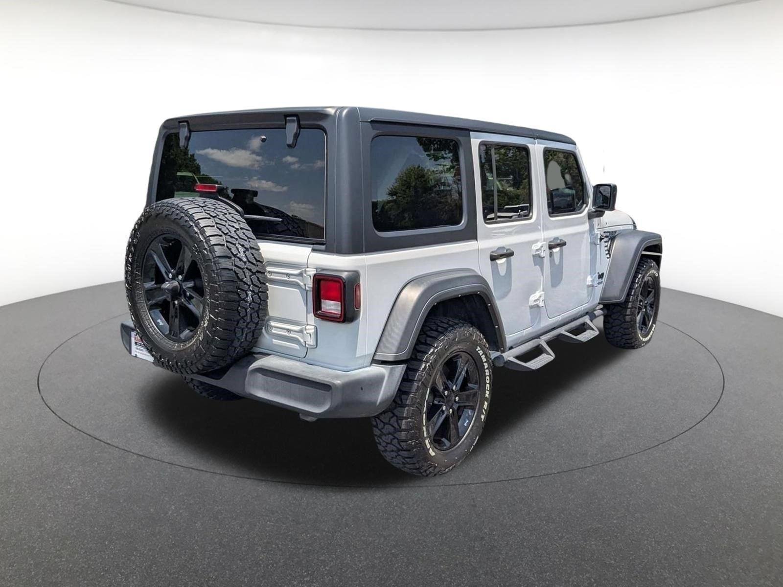 Used 2022 Bright White Clearcoat Jeep Unlimited Sport Altitude image 4