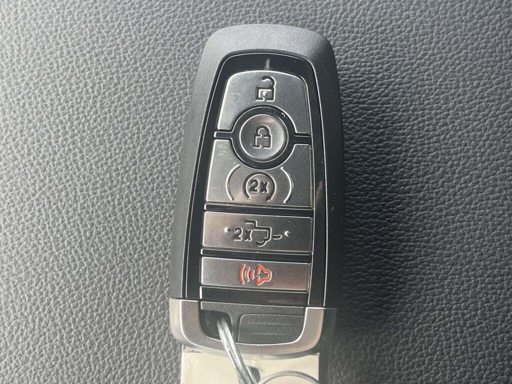 New 2026 Star White Metallic Tri-Coat Ford LARIAT image 4