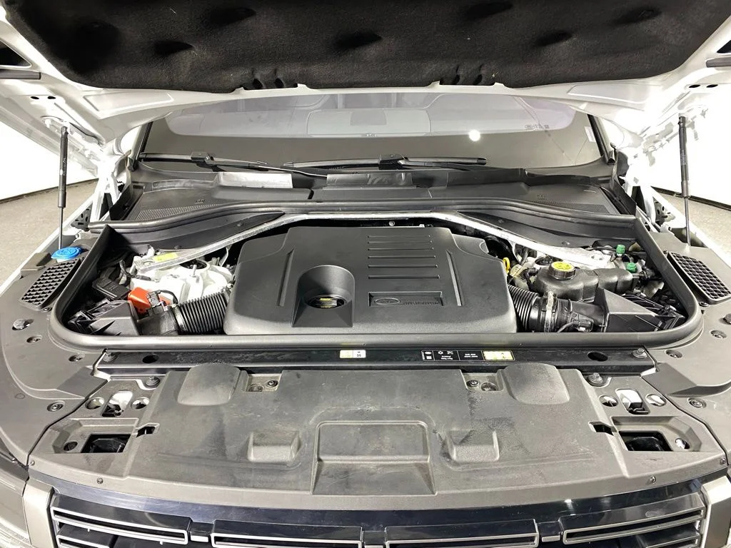 Used 2023 Fuji White Land Rover SE image 29