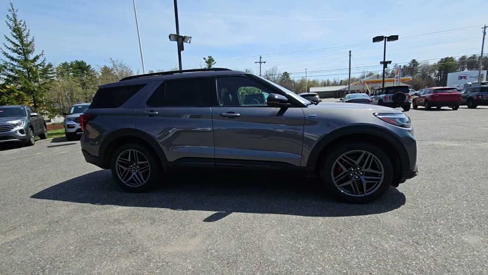 Used 2025 Carbonized Gray Metallic Ford ST-Line image 9