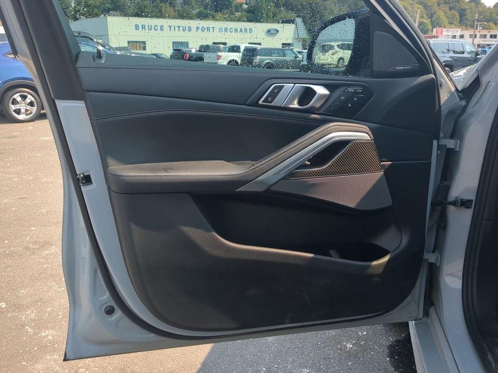 Used 2024 Brooklyn Gray Metallic BMW M60i image 12