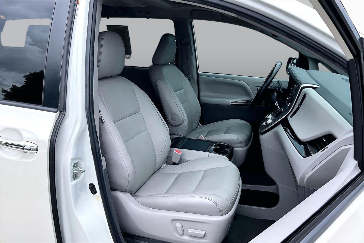 Used 2020 Blizzard Pearl Toyota XLE Premium image 8