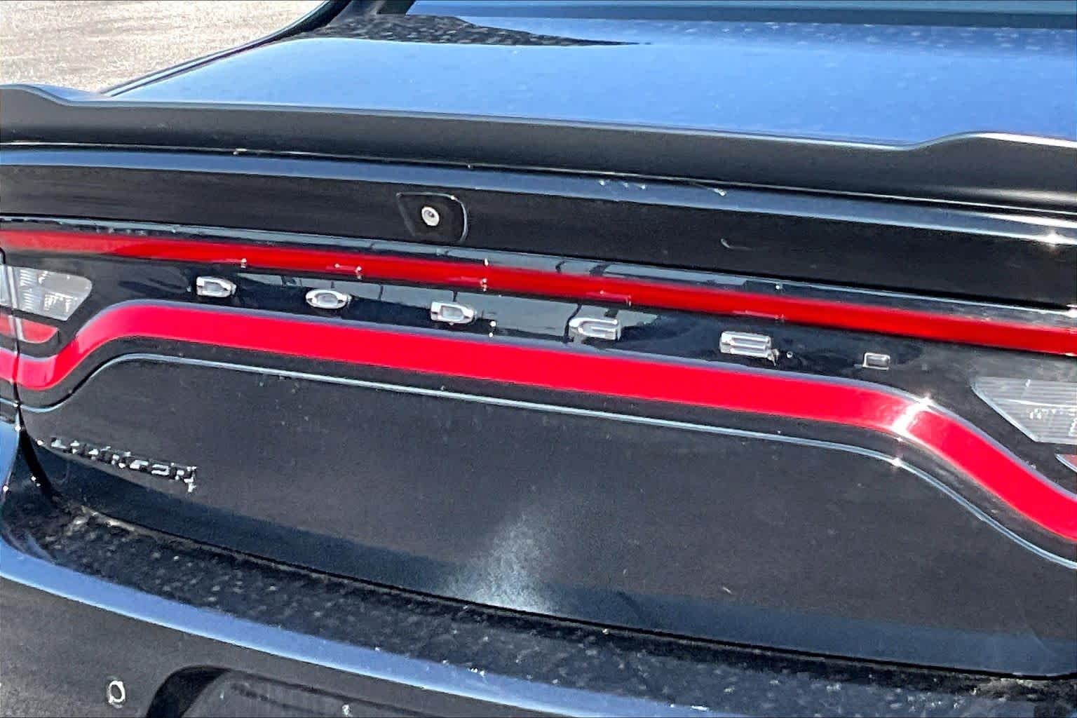 Used 2018 Pitch Black Clearcoat Dodge SXT image 27