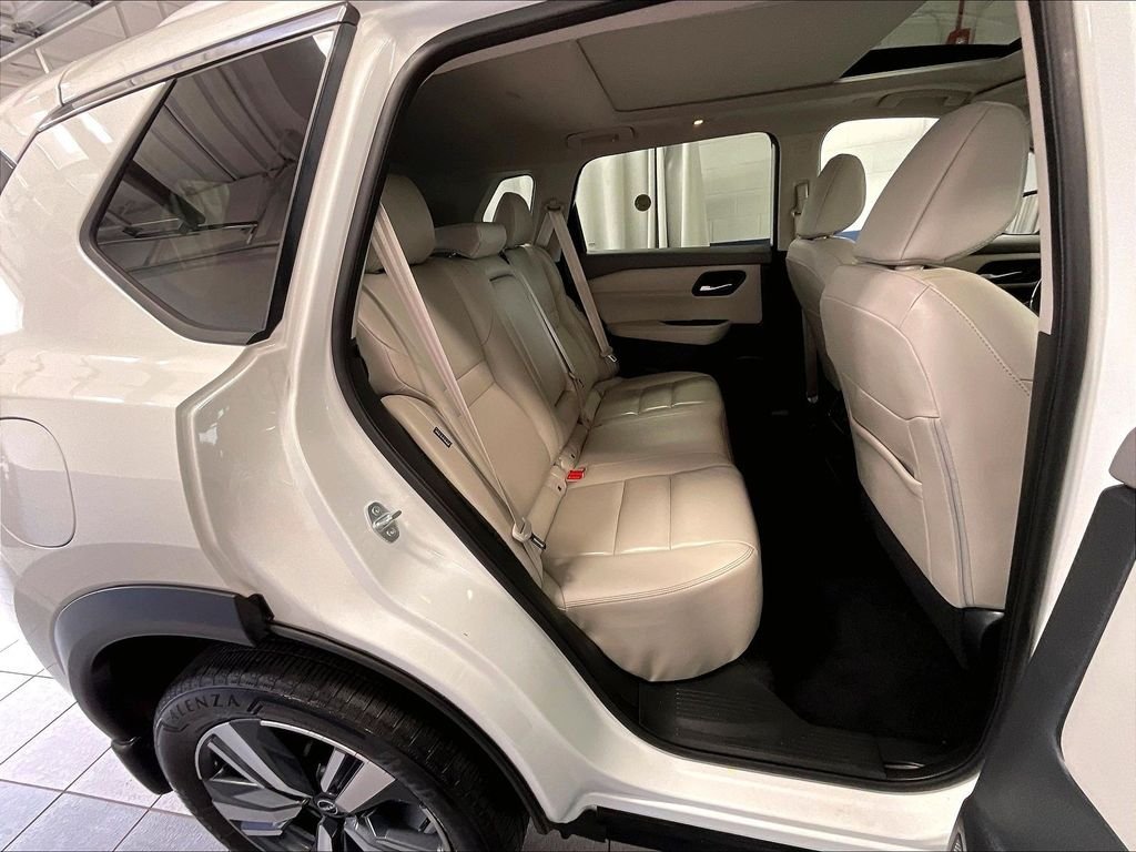 Used 2023 Pearl White Nissan SL image 16