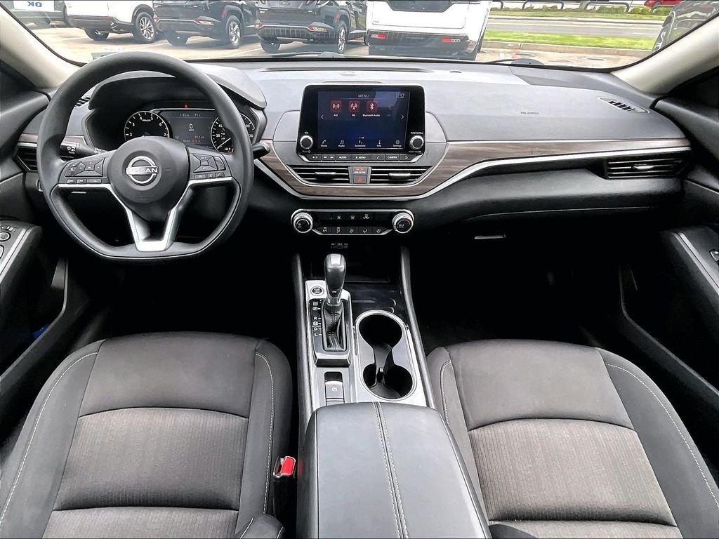 Used 2024 Silver Nissan 2.5 SV image 21