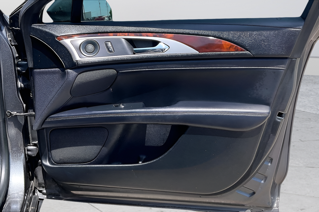 Used 2019 Gray Lincoln Reserve image 25