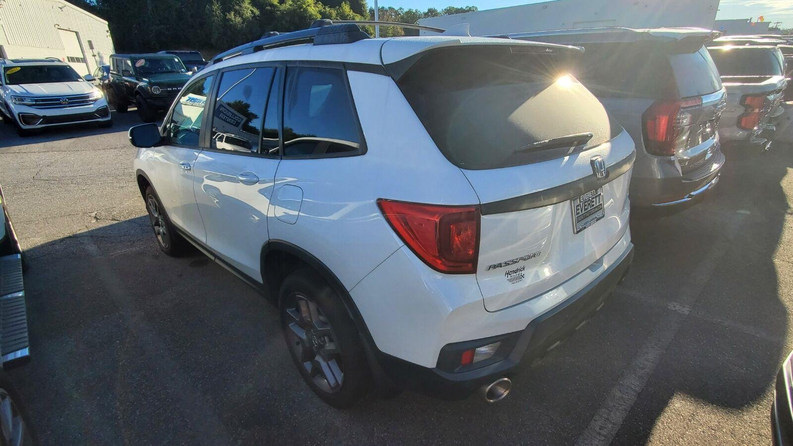 Used 2023 Platinum White Pearl Honda EX-L image 8