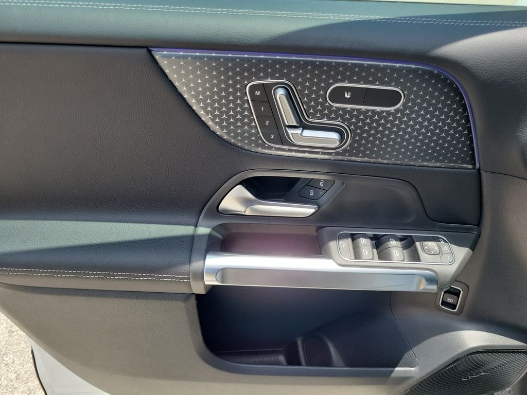 New 2026 Polar White Mercedes-Benz GLB 250 image 20
