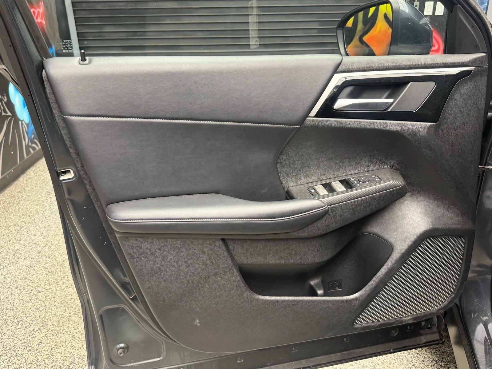 Used 2024 Graphite Gray Metallic (u28) Mitsubishi SE image 7