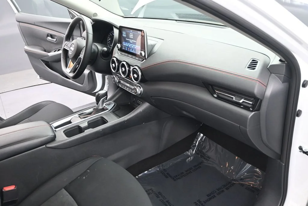 Used 2025 White Nissan SR image 28