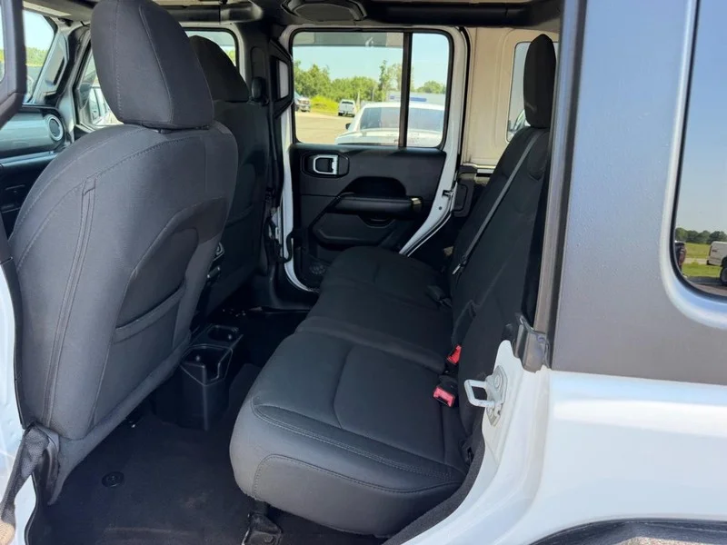 Certified Used 2019 Bright White Clearcoat Jeep Sahara image 9
