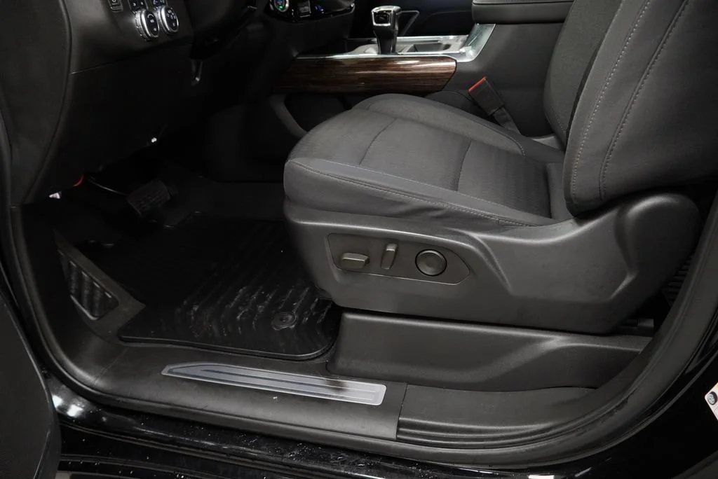 Used 2023 Onyx Black GMC Elevation image 25