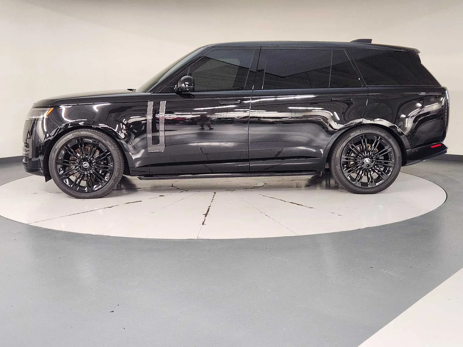 Used 2025 Santorini Black Metallic Land Rover Autobiography image 10