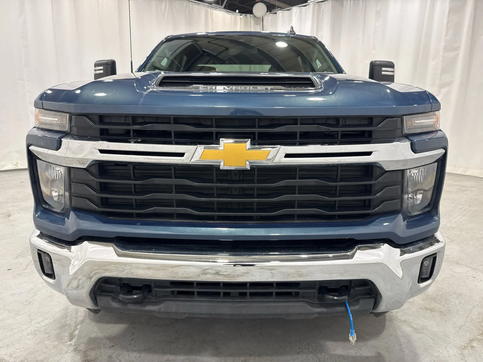 Used 2026 Lakeshore Blue Metallic Chevrolet LT image 8