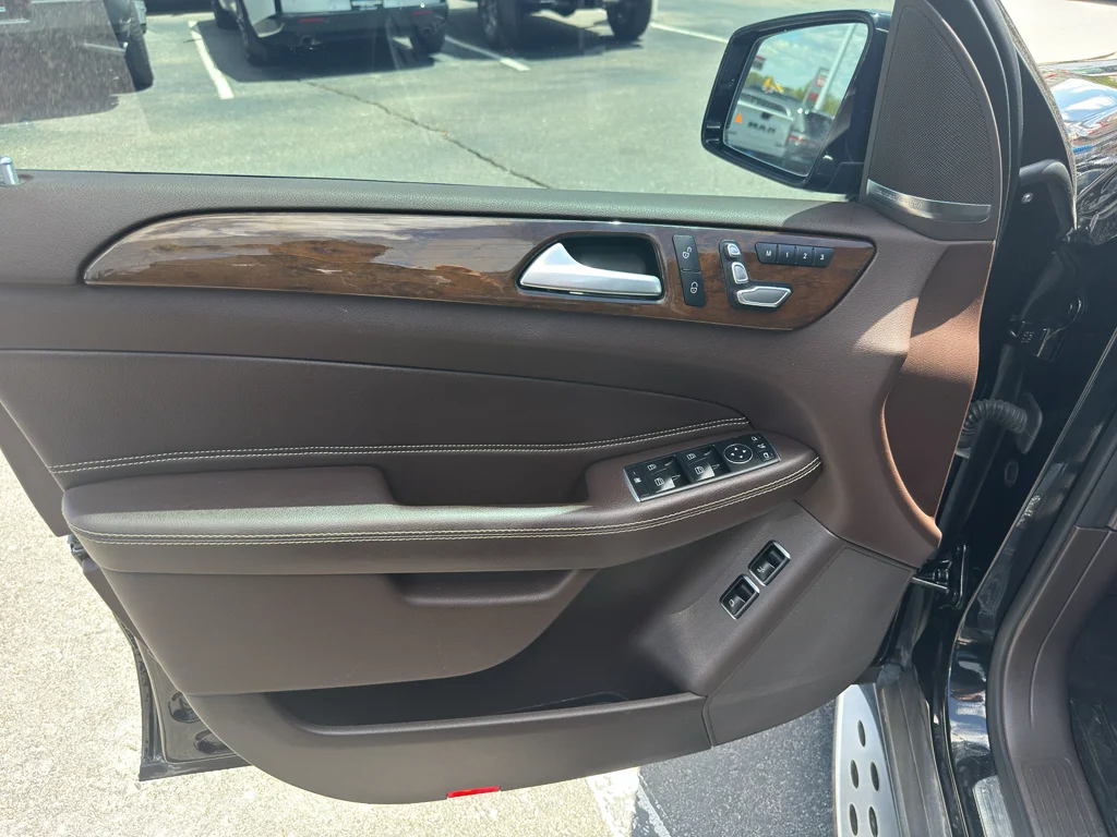 Used 2019 Black Mercedes-Benz 450 4MATIC® image 21