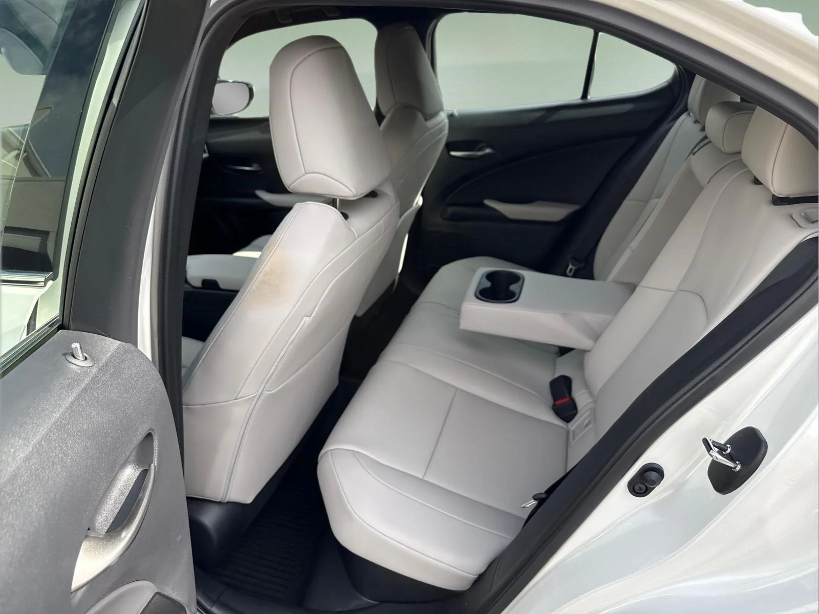Used 2020 Eminent White Pearl Lexus UX 250h image 15