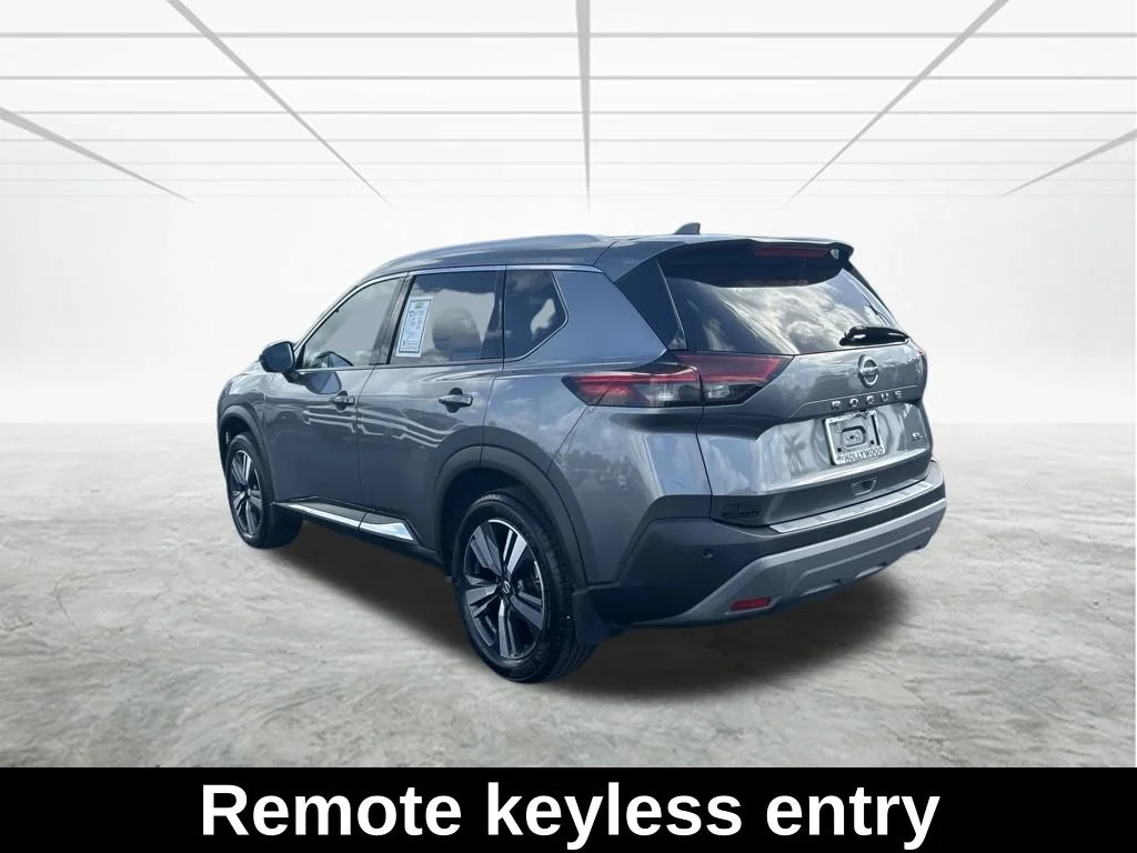 Used 2021 Gray Nissan SL image 7