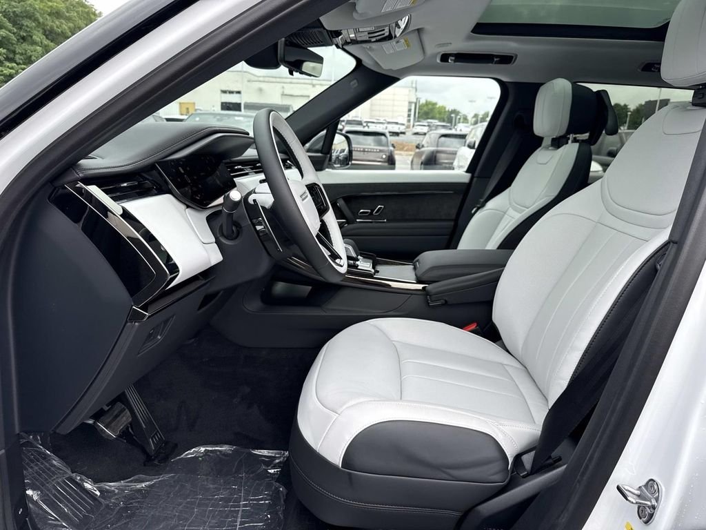 New 2026 Ostuni Pearl White Land Rover Dynamic SE image 18