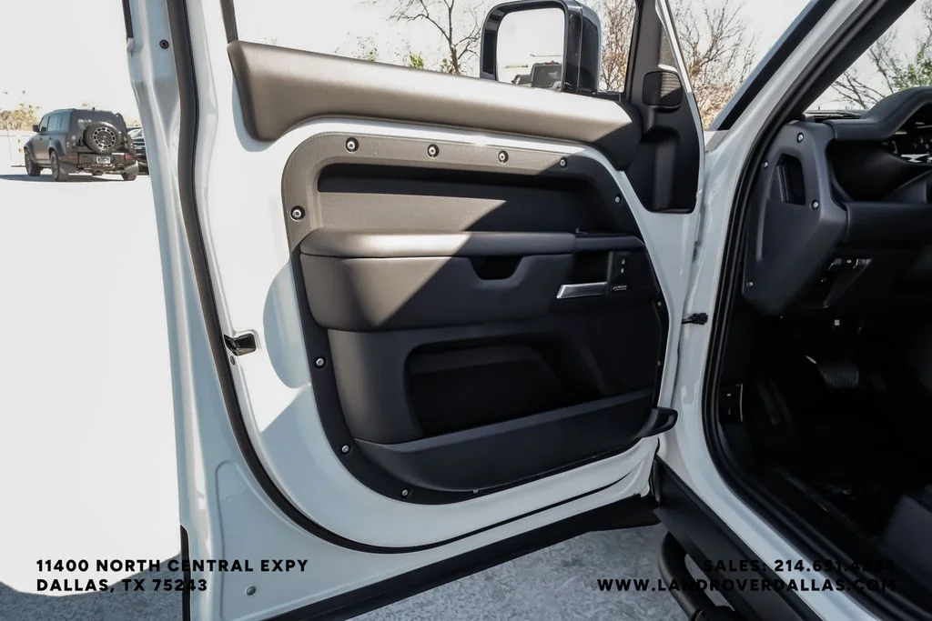 New 2026 Fuji White Land Rover X-Dynamic SE image 41