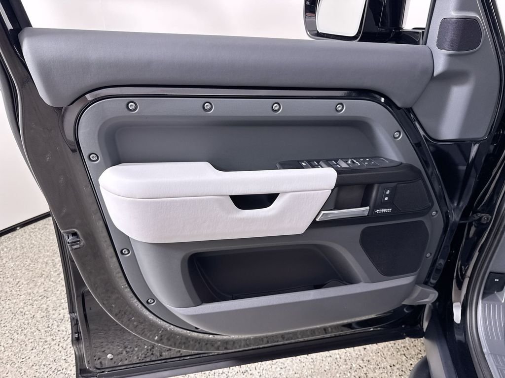 2026 Land Rover Defender X - Photo 13
