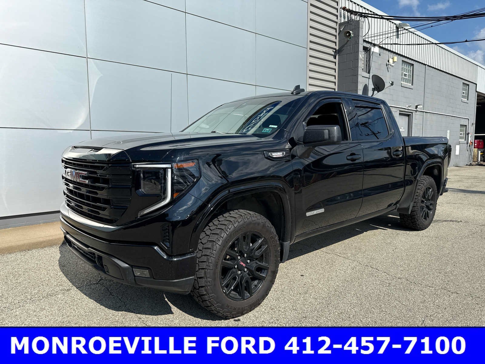 Used 2024 Onyx Black GMC Elevation image 1