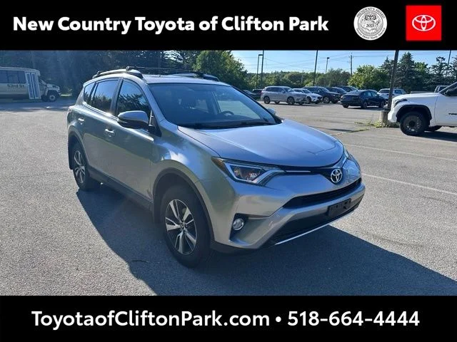 Used 2016 Silver Toyota XLE image 1