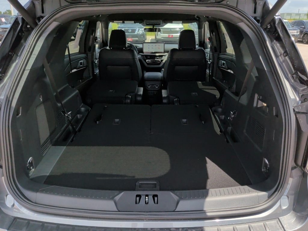 New 2026 Carbonized Gray Metallic Ford Tremor® image 43