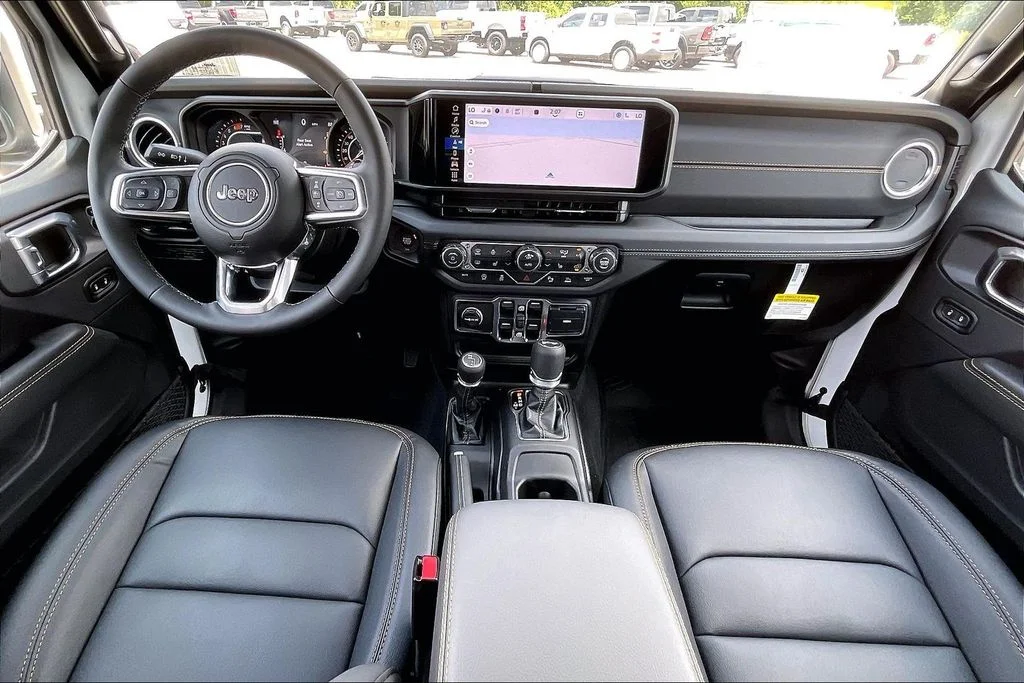 New 2026 Bright White Clear-Coat Exterior Paint Jeep Sahara image 4